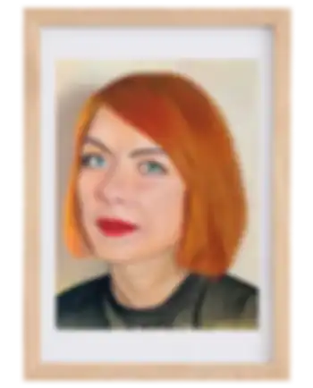 Soft pastel on paper. 21x30cm. 2018
This is a portrait of a very dear friend of mine. I always loved her ginger hair and green eyes. It just had to be captured.